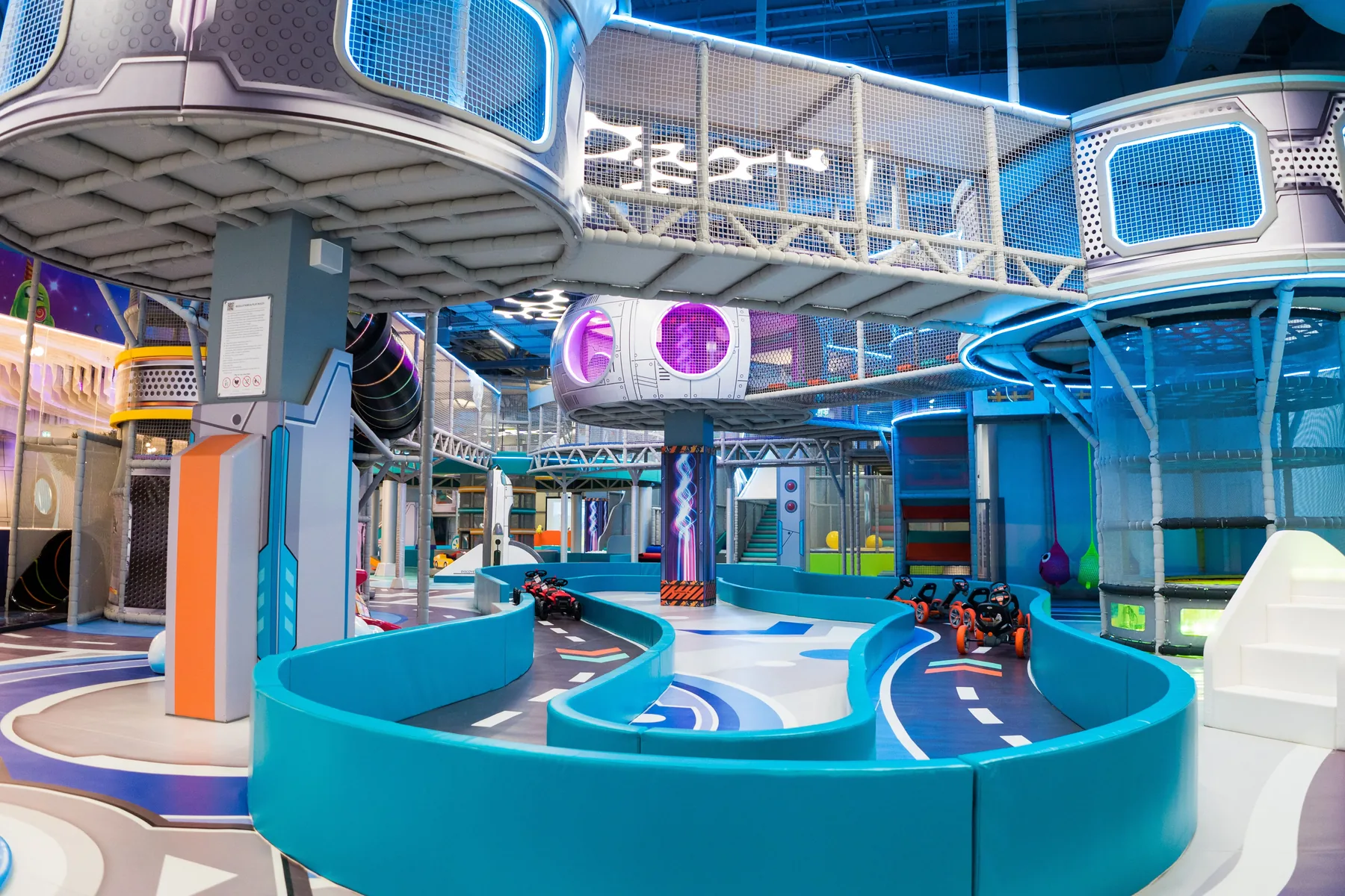 Large indoor play environment
